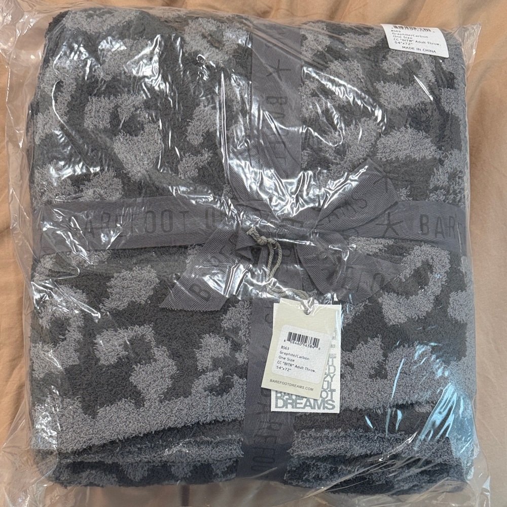 NWT Barefoot Dreams CozyChic Barefoot in the Wild Leopard Throw